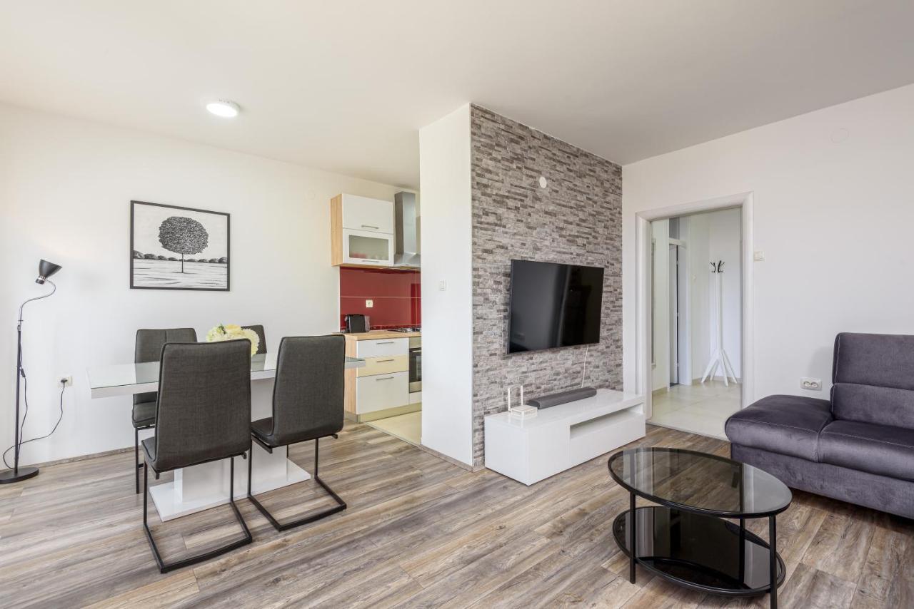 Apartment Tina بلوتشي المظهر الخارجي الصورة