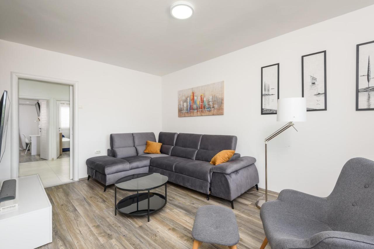 Apartment Tina بلوتشي المظهر الخارجي الصورة