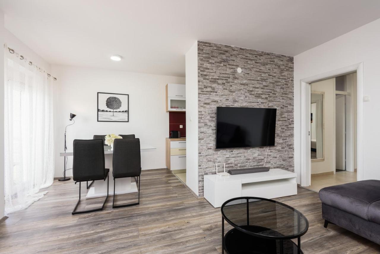 Apartment Tina بلوتشي المظهر الخارجي الصورة