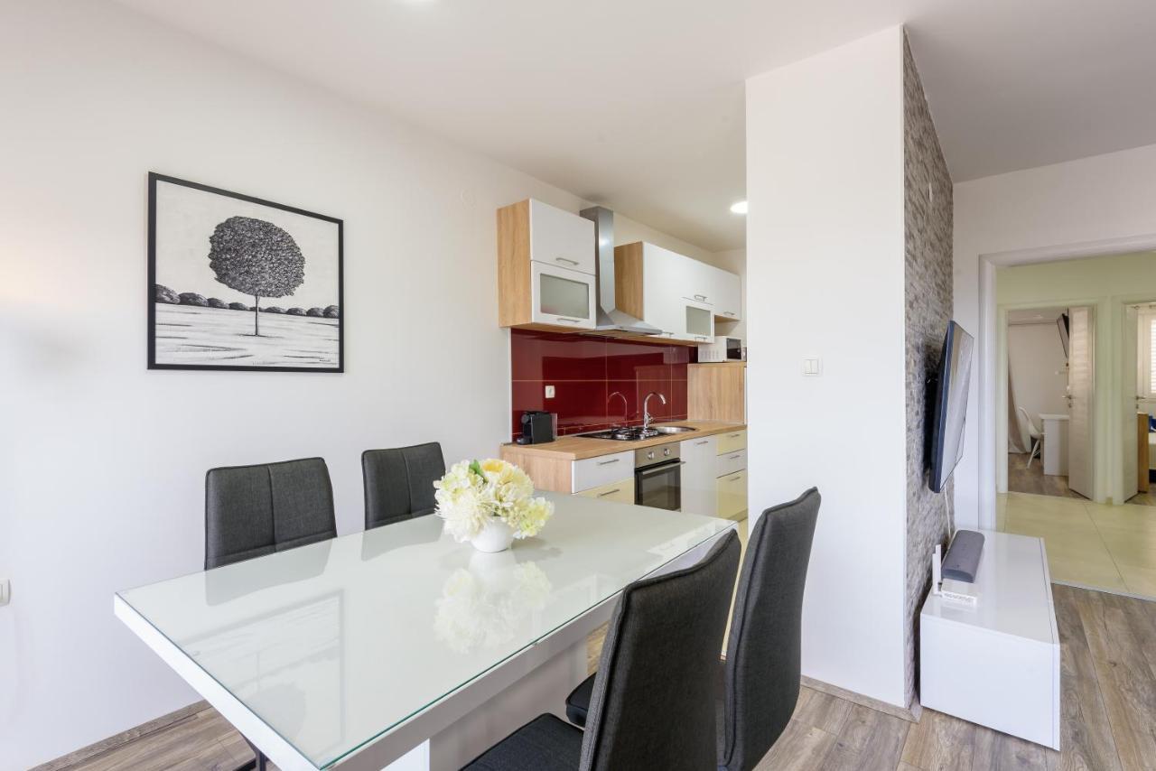 Apartment Tina بلوتشي المظهر الخارجي الصورة